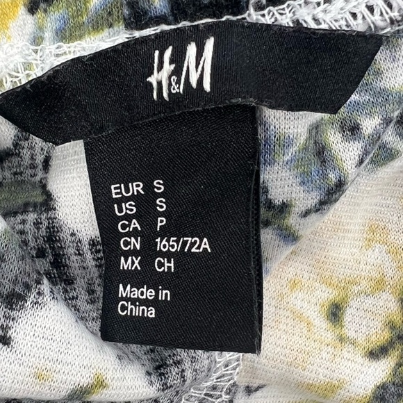 h&m Junior’s Floral Pleated Mini Skirt Size Small - Picture 2 of 5